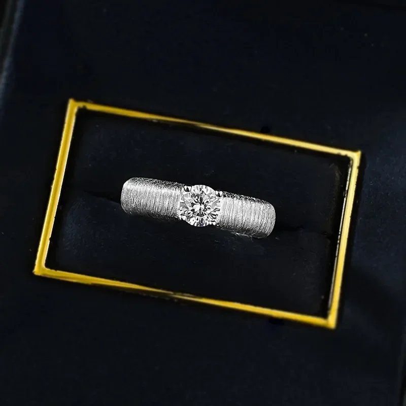 

NEWS925 Silver Ribbon Brushed Ring with 5.0 White Diamond Vintage Artificial Brushed Ring, Little Red Book