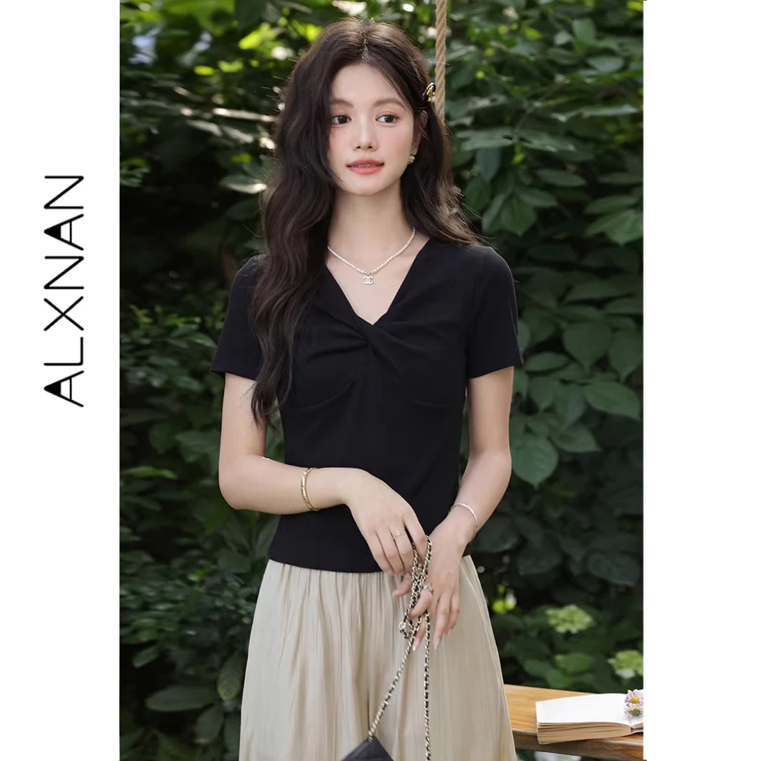 ALXNAN Women's Black T-shirt 2026 Summer V-neck Twisted Knot Short Sleeve Top French Elegant Commute Slim-fit Tees L56859-9