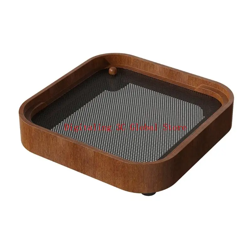 

Компьютер стоять с активацией мощности и естественной текстурой древесины для