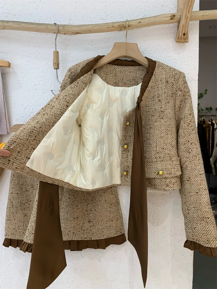 Fashion Commuter Thickened Down Suit Women's 2023 Winter Splicing Wood Ear Edge Bow Gold Button Coat+A-Line Skirt Two-Piece Set