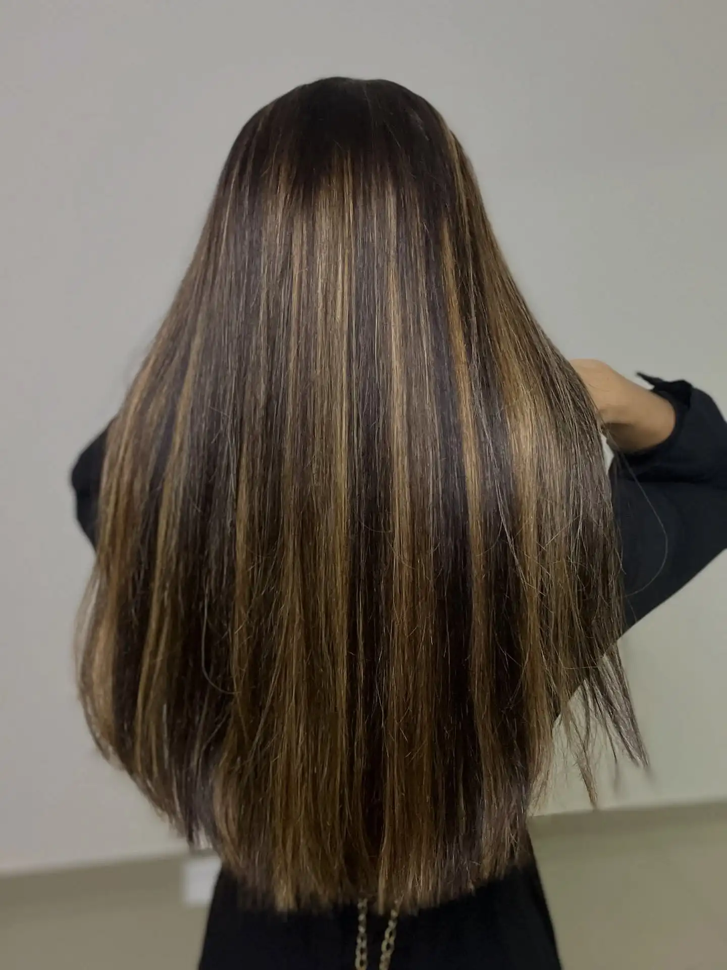 Fashion Dark Brown Medium Length Middle Parting High Quality Wigs Natural Straight Soft Highlights Synthetic Lace Frontal Wigs