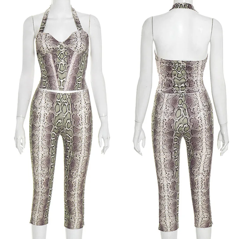 ชุดเซ็กซี่ลายหนังงู Doyerl สำหรับผู้หญิง ชุดสองชิ้นสำหรับใส่ไปเที่ยวคลับ งานปาร์ตี้ ชุดเสื้อสายเดี่ยวและกางเกงขาสั้นยาวถึงเข่าเข้าชุดกัน
