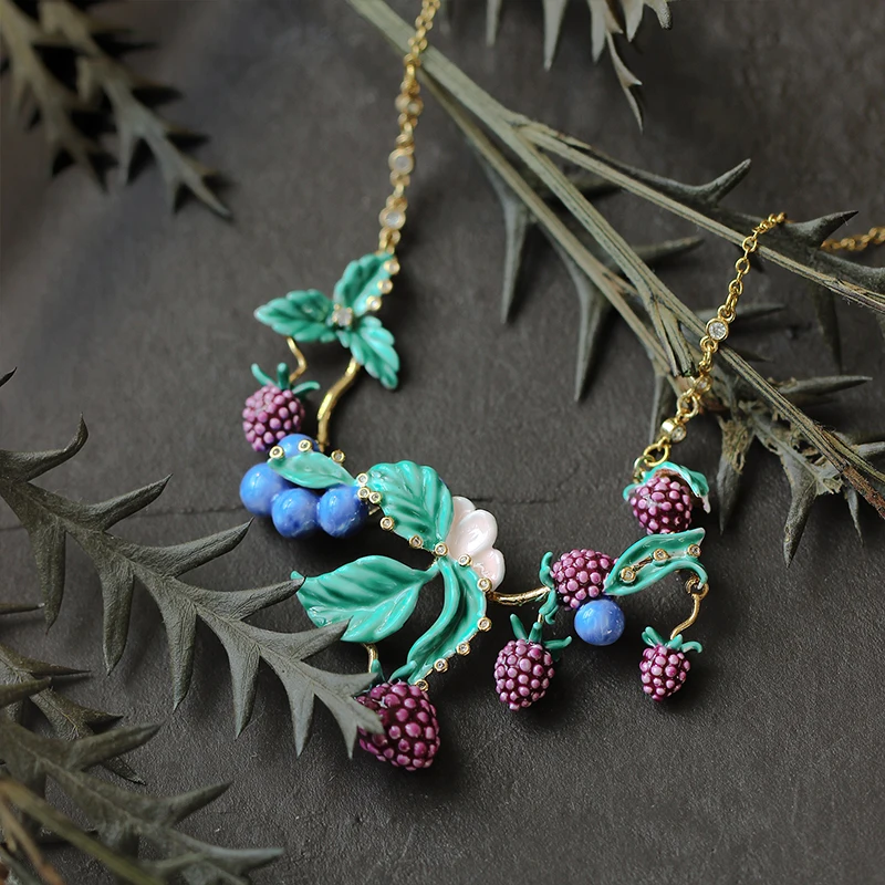 

French Style Niche Designer Grape Enamel Raspberry Purple Green Leaf Retro Fruit Dress Necklace for Women Valentines Day Gifts