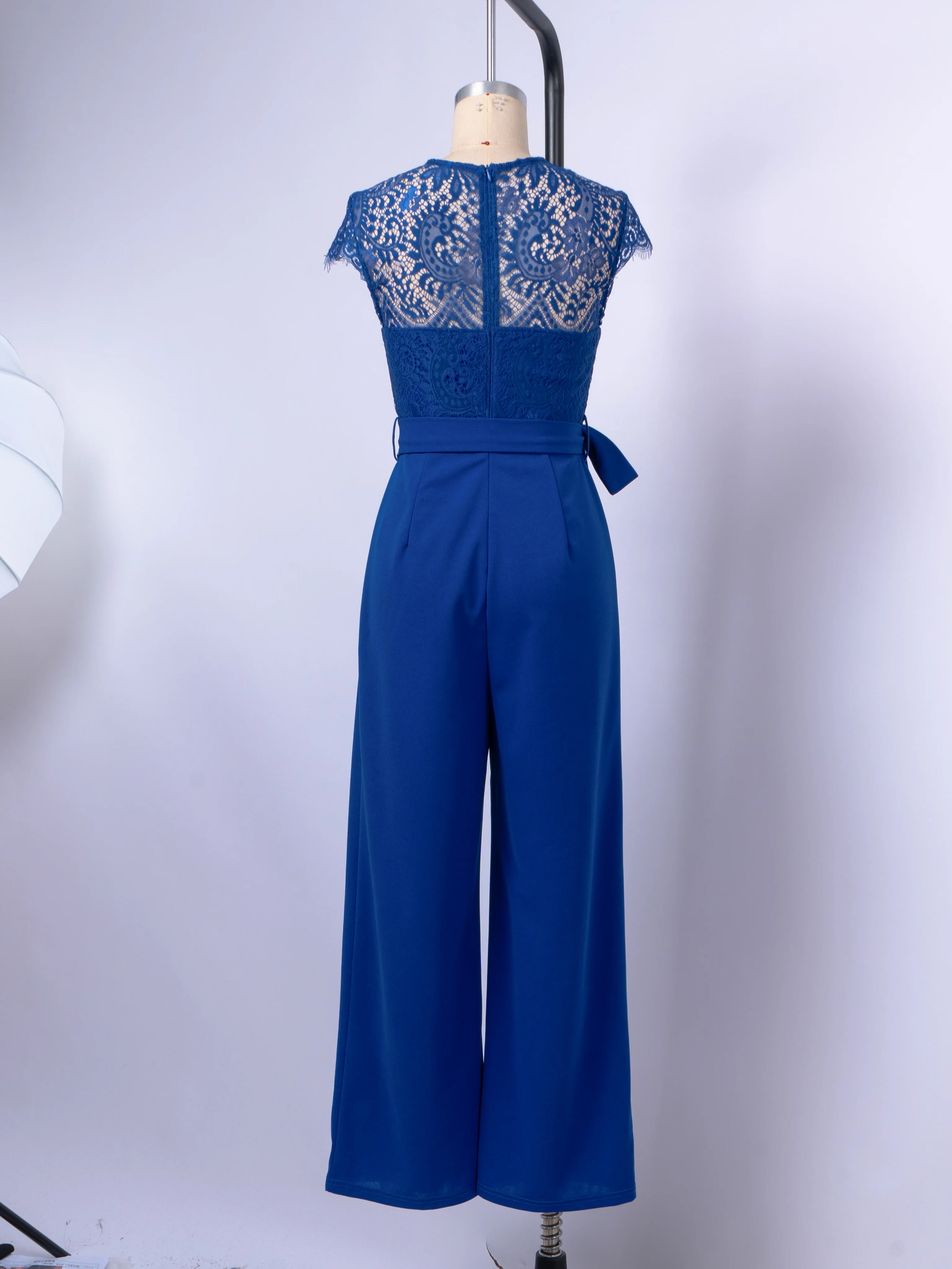 Damen-Sommer-Jumpsuit aus Spitze mit weitem Bein, formelles Outfit für Hochzeitsgäste, eleganter Frühlings-Overall mit Gürtel, kurzen Ärmeln, für Party und Abendveranstaltungen. – Detail 8
