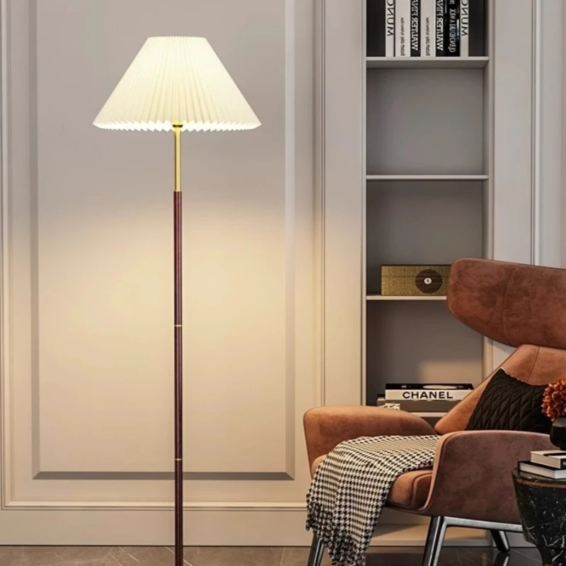 

Retro pleated floor lamp American light luxury high-end creative living room sofa study bedroom bedside vertical desk lamp