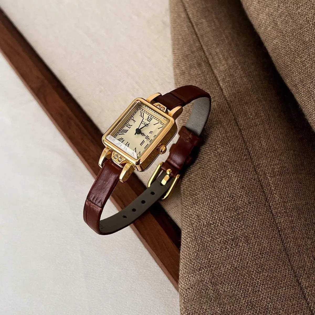Retro-StyleWatchElegant And Beautiful Women'S Watch New Exquisite And Compact Leather Strap Student WatchHigh-Quality Timepiece.