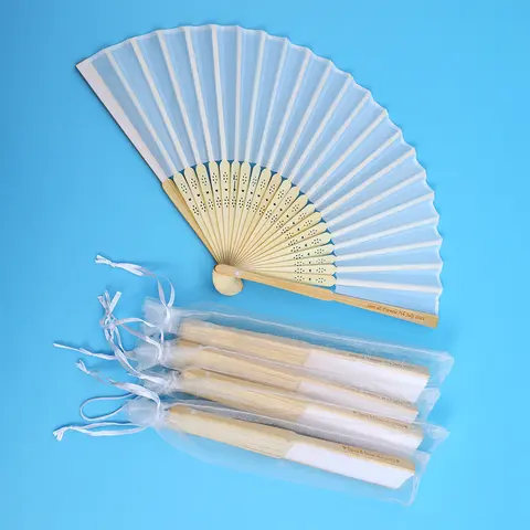 맞춤형 새겨진 흰색 접이식 실크 손 선풍기, 선물 가방 포함, 웨딩 및 앰프 결혼, 20 개, 80 개
