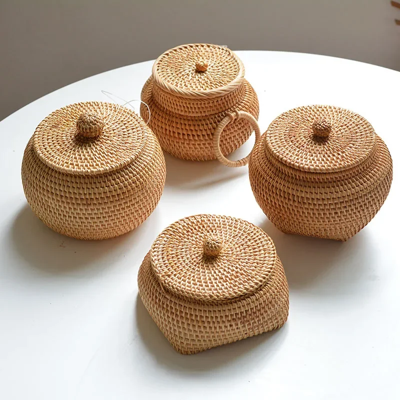 

Natural Rattan Round Box With Lid Hand-Woven Wicker Tray Desktop Decoration Storage Box Picnic Food Bread Fruit Basket