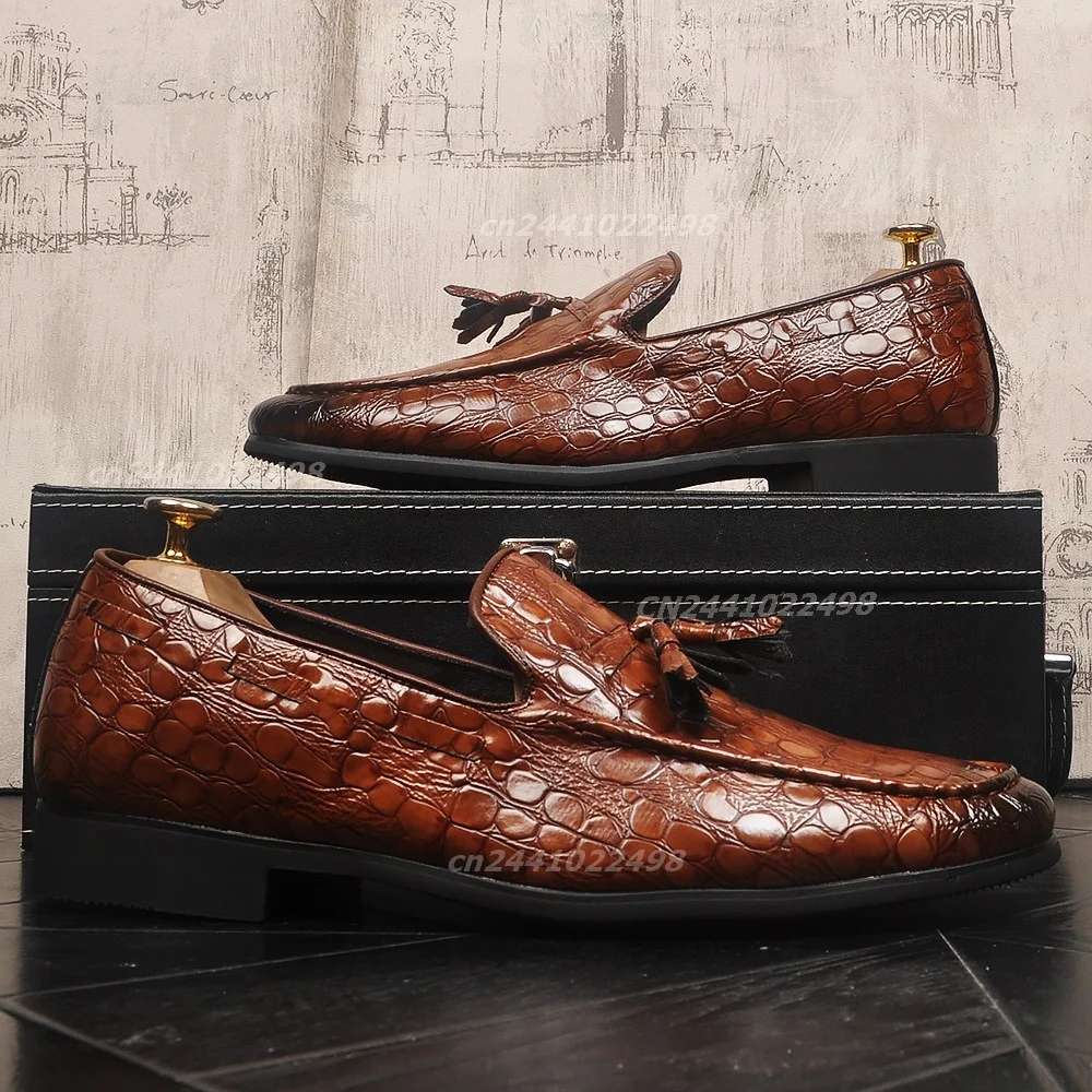 Men's Slip-On Tasseles Decor Crocodile Embossed Loafers, Point Square Toe, Low Flat Block Heel Matte Leather Footwear for Daliy