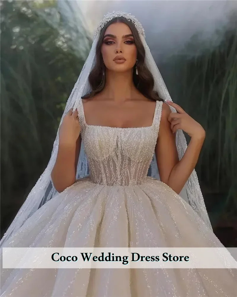 カスタマイズされた絶妙なノースリーブボールガウンウェディングドレススクエアカラービーズ付きプリンセスブライドプラスサイズウェディングドレス