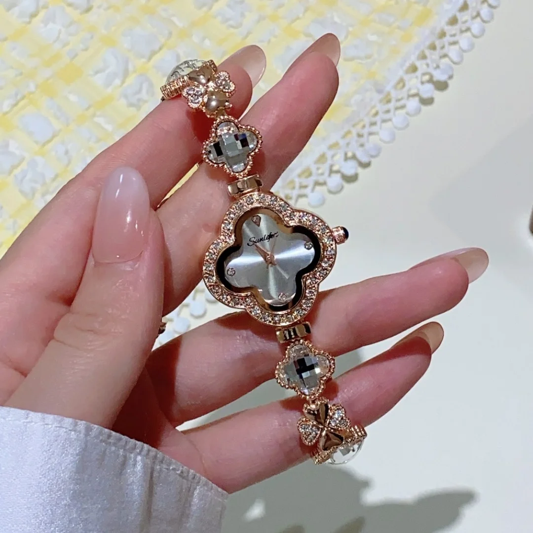 แฟชั่น Clover สร้อยข้อมือผู้หญิงนาฬิกาหรูหราเพชรฝังหญิงนาฬิกาสุภาพสตรีแฟชั่นสร้อยข้อมือควอตซ์นาฬิกาข้อมือ