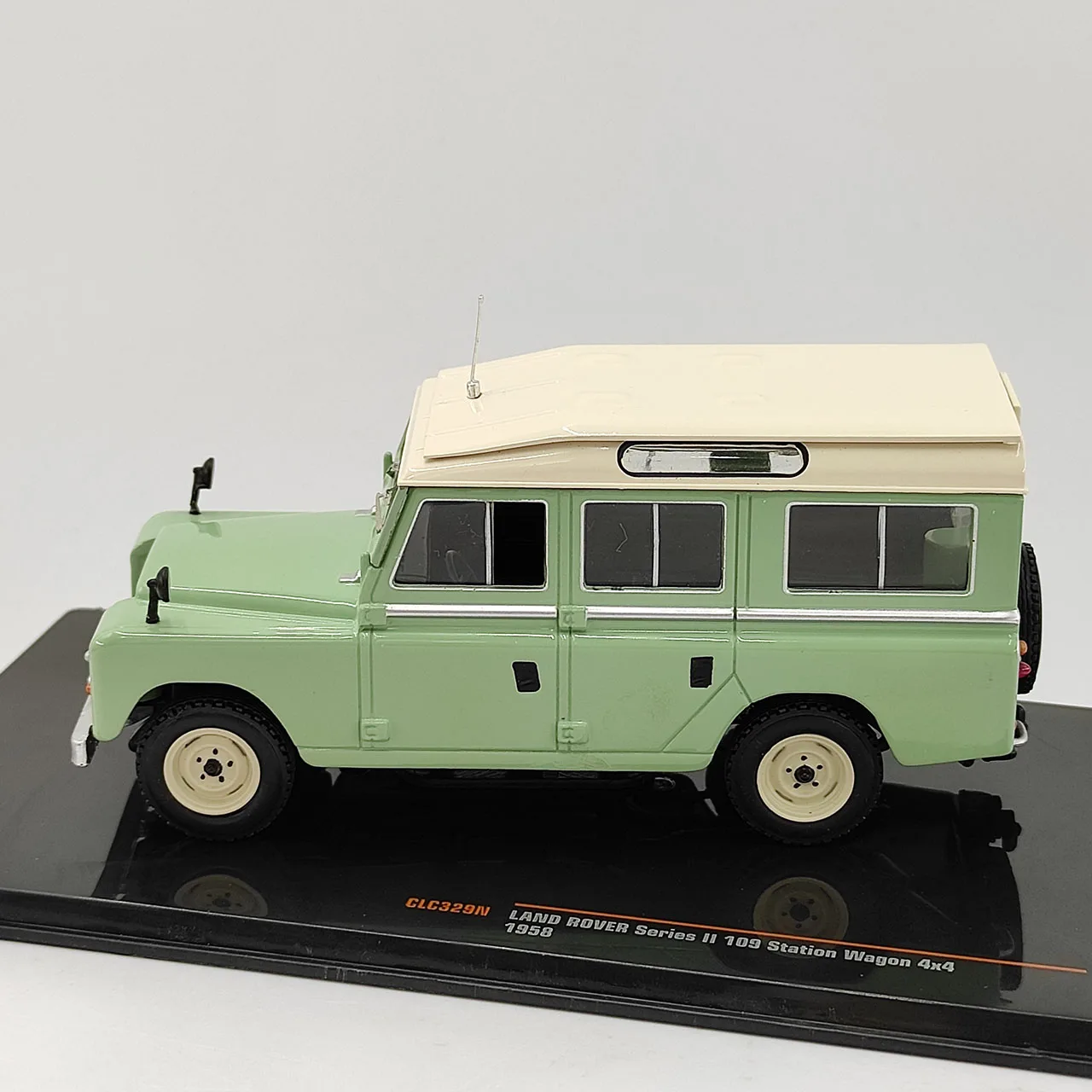 불량 다이캐스트 IXO 1:43 스케일 랜드로버 시리즈 II 109 에스테이트 4*4 1958 합금 자동차 모델 수집용 장난감 선물 기념품 전시용
