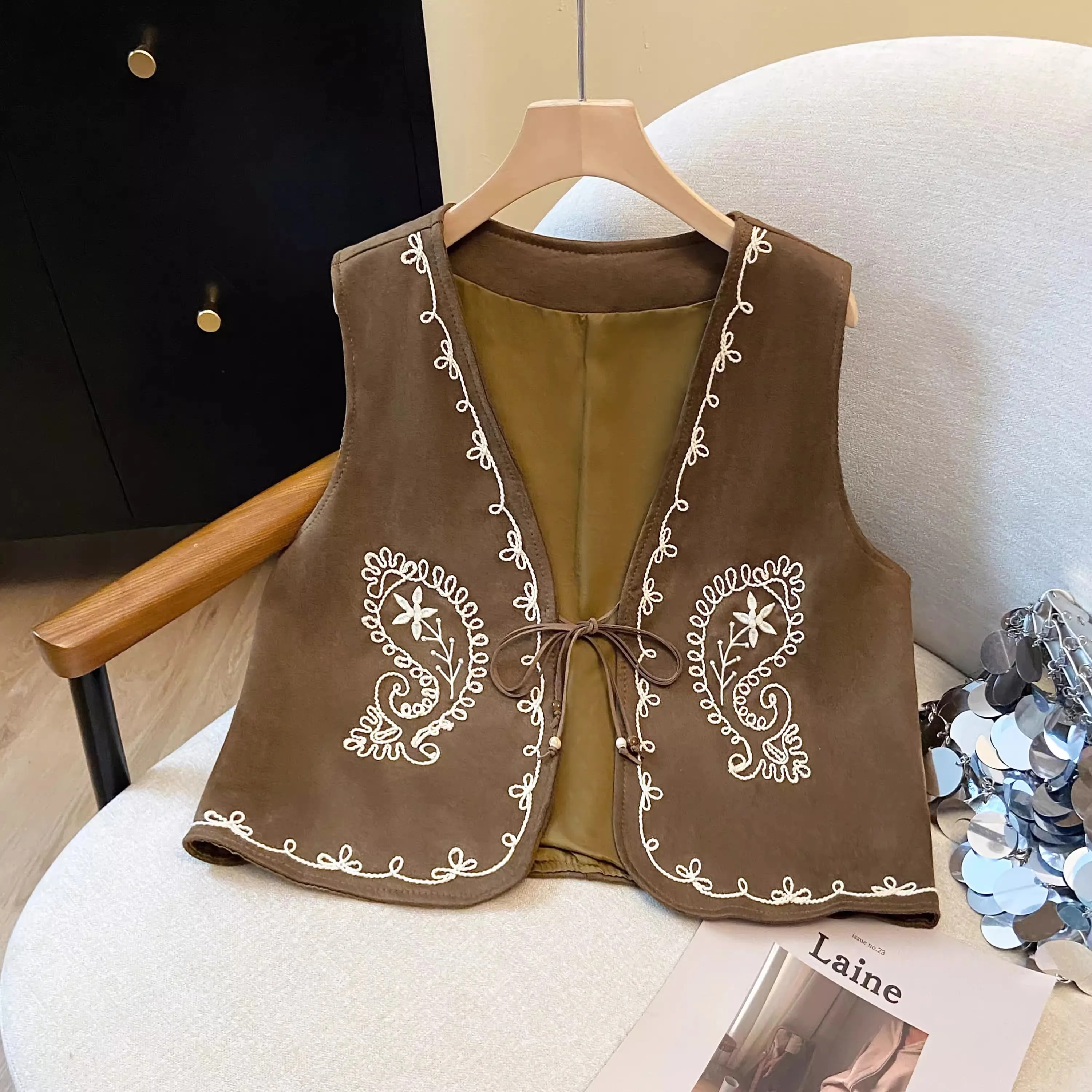 Retro Etniczna Damska Kamizelka z Bogatym Haftem, Zapinana na Pasek, Wyszczuplająca Bluzka do Noszenia na Wierzch, Krój Regularny, Długość Standardowa, Bez Guzików