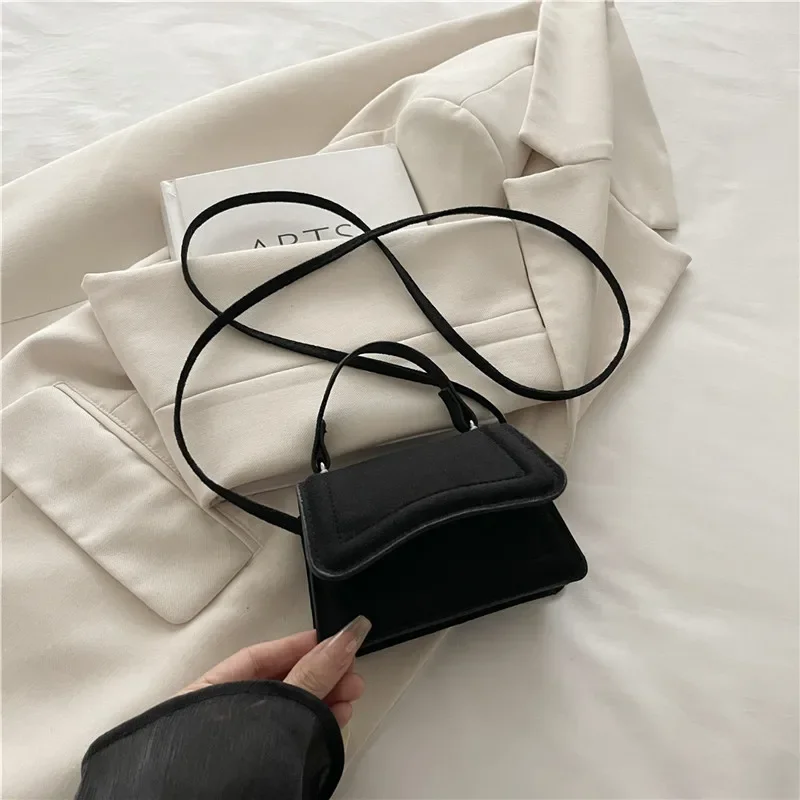 حقيبة كروس صغيرة عصرية للنساء حقيبة كتف نسائية عالية الجودة بلون سادة حقيبة يد كاجوال بسيطة لخريف وشتاء جديد