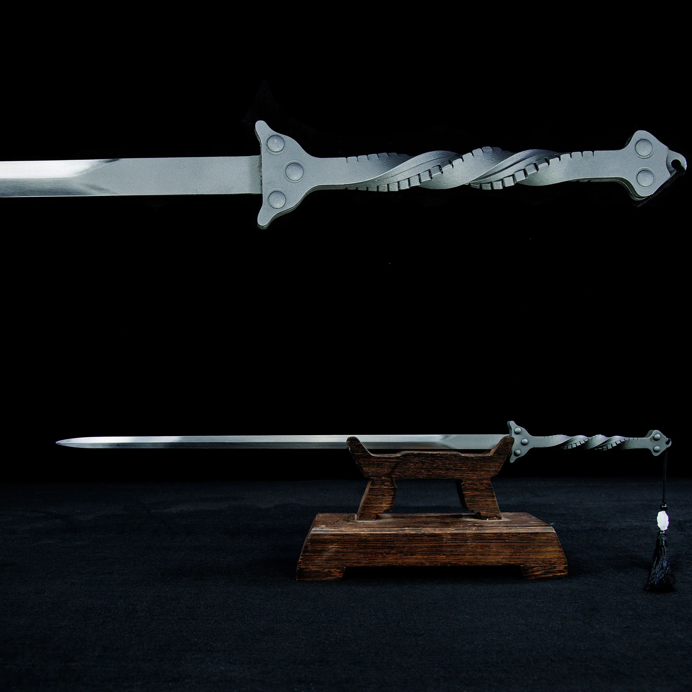 67.5cm Chinese sword - full tang. A gift for martial arts enthusiasts. A real sword for martial arts practice. Not sharp.