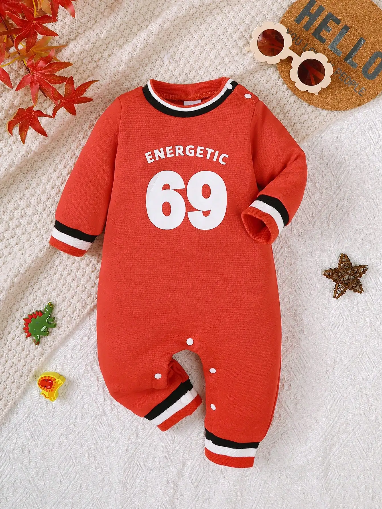 Spring and Autumn Long-Sleeved Sports Romper with Snap Buttons on the Shoulders and Hidden Snap Buttons at the Crotch, Suitable for Newborns' Daily Wear