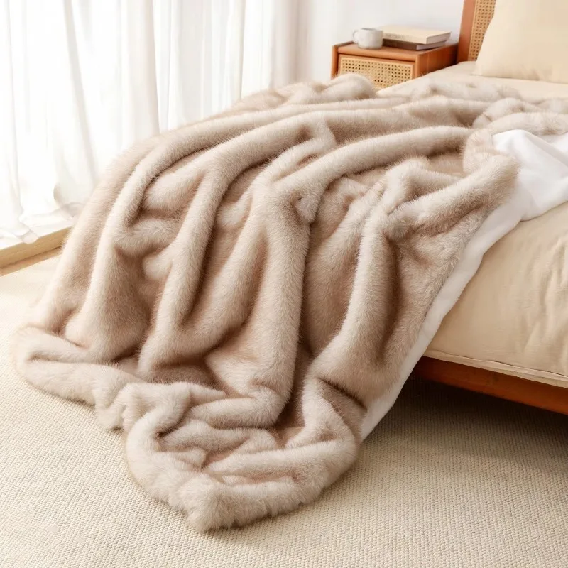 Luxury Thickened Faux Fox Fur Sofa Blanket for Naps Luxury Woven Imitation Mink Velvet Bed Blanket Wholesale