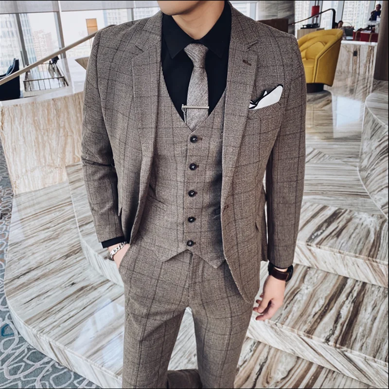 

High-quality (suit + vest + trousers) Korean version of a three-piece suit of a slim elite business gentleman British style suit