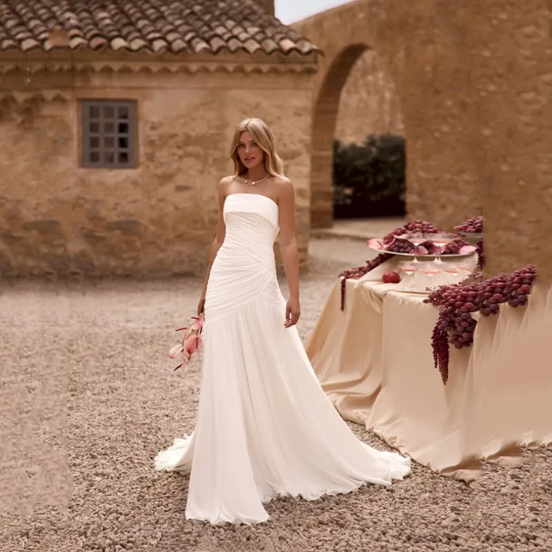

Elegant Sheath Ivory Sleeveless Wedding Dress Strapless Pleat Sexy Backless with Zipper Court Train Bride Dress Customized 2026