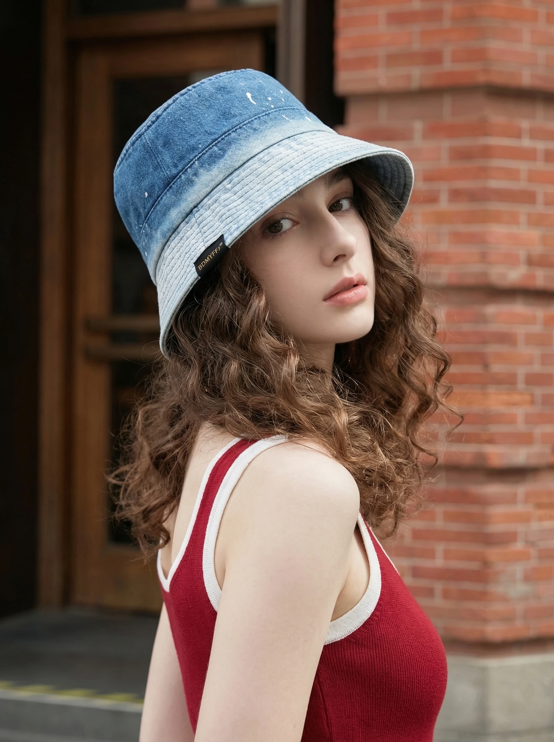 cappello-da-pescatore-in-denim-primavera-2026-da-donna-casual-protezione-solare-ampia-circonferenza-effetto-snellente-viso-tendenza-tesa-larga