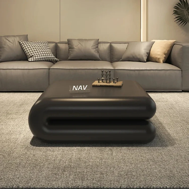 

Небольшой обеденный стол в скандинавском стиле. Кофе для гостиной, столы для гостиной, сервировочные доски, современная мебель середины века.