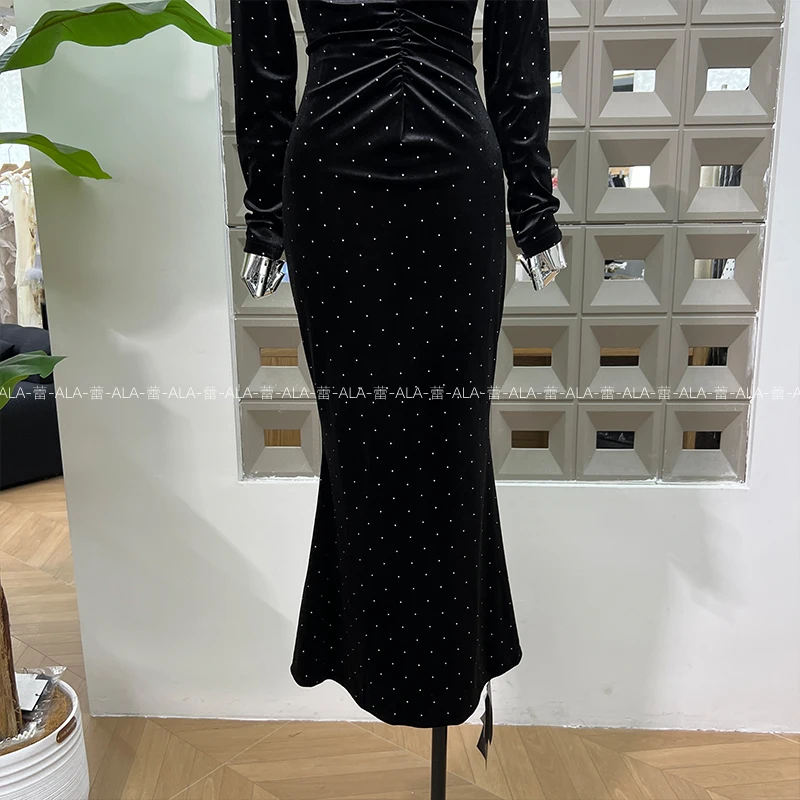 حار حجر الراين الخامس الرقبة مطوي ذيل السمكة مساء اللباس النمط الأمريكي مثير أنيق كم طويل Bodycon فستان أسود طويل للنساء