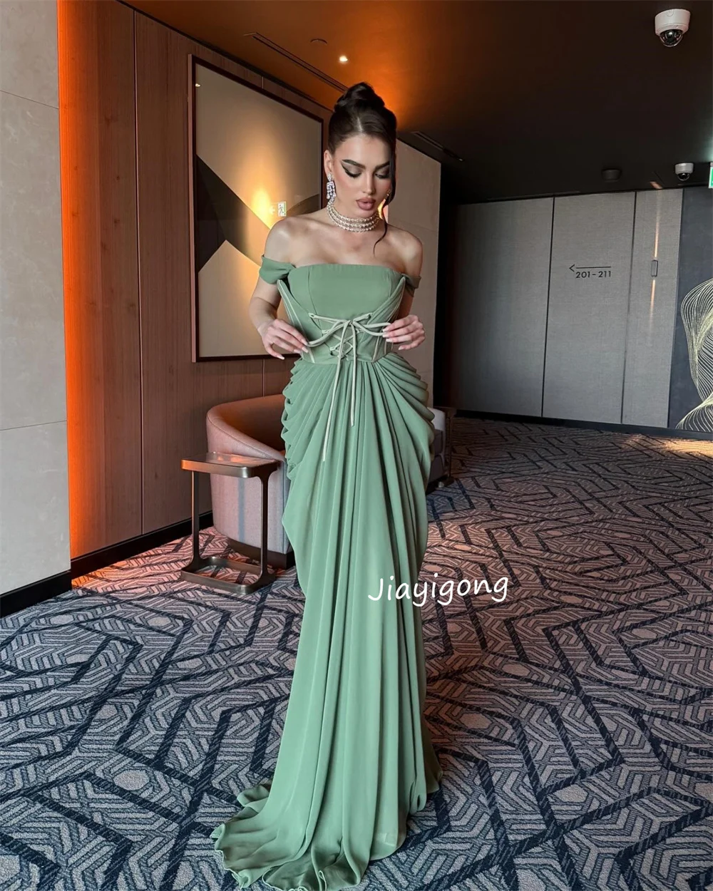 تخصيص رائعة الشيفون الطية ألف خط خارج على الكتف فساتين طويلة مناسبة مخصصة جودة عالية مثير