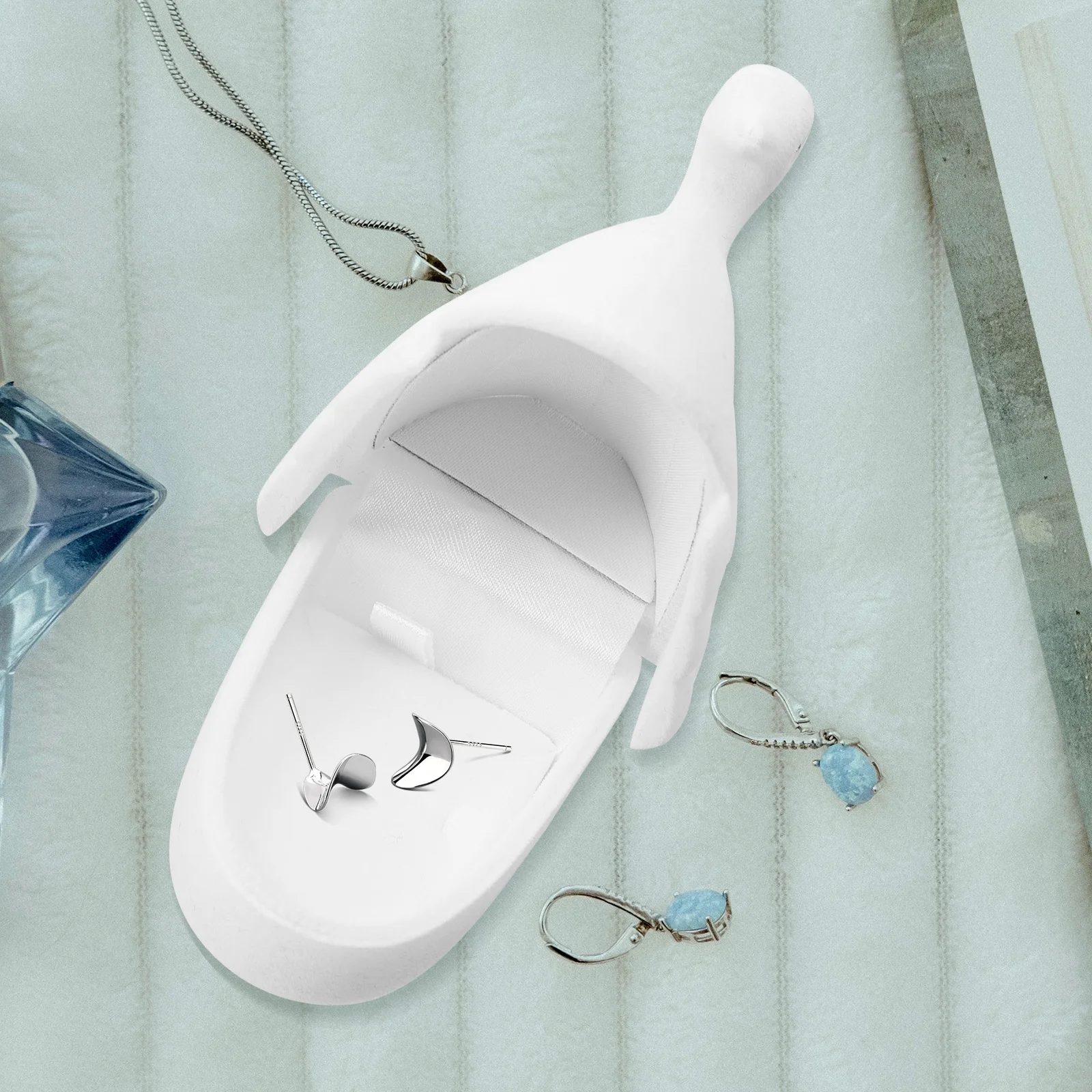 

Swan Jewelry Travel Necklace Holder Earring Small Case Traveling Bracelet Flannel Organizer Storage for Women