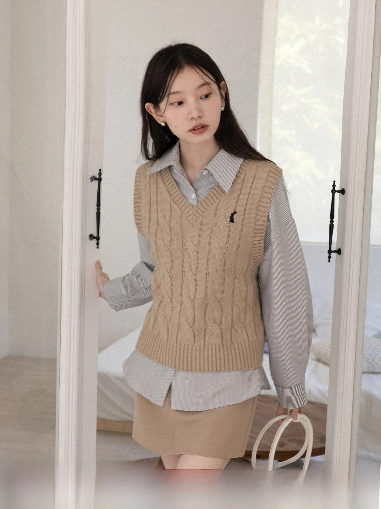 

Sweet V-Neck Sleeveless Knitted Vest Casual Style Commute Friendly Women's Fashion Spring Season All-Match Top by Yangcheng S...