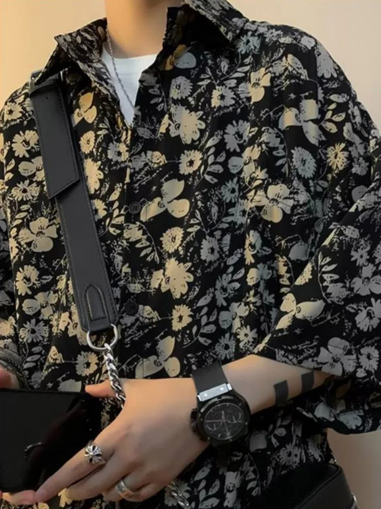 

Baroque Ice Silk Men's ort Sve irt Vintage American Trendy Loose Five Sve irt Jaet Summer Casual Floral Print