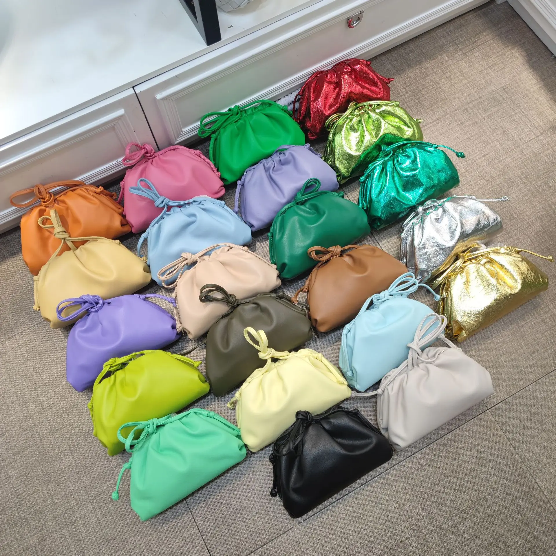 Luxury Brand Women Cloud Bag Trumpet Fold Clip Bag Hand Single Shoulder Crossbody Bag 22X7X12CM 16Colors Choose