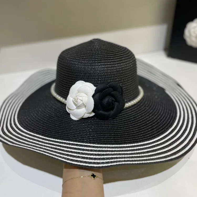 Elegant retro small fragrance black and white stripes oversized eaves straw hat female fashion catwalk shoot sunscreen visor hat