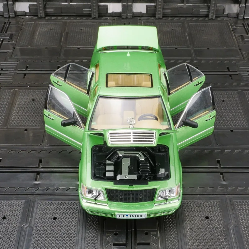 1:24 W140 S320 Classic Sedan Modello in lega quattro porte possono essere aperte e il cofano anteriore e la porta del bagagliaio possono anche essere aperti