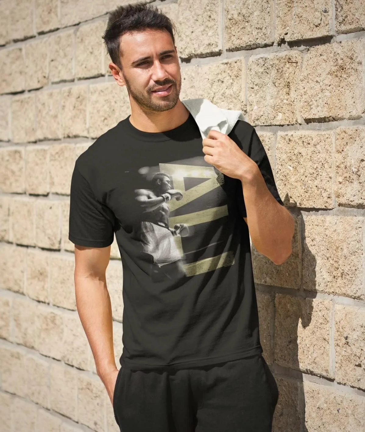 محمد علي في موقف الملاكمة مع علي في الحروف الذهبية الأسود الكبار تي شيرت 100% القطن موضة الاتجاه نمط للجنسين بلوزات فضفاضة