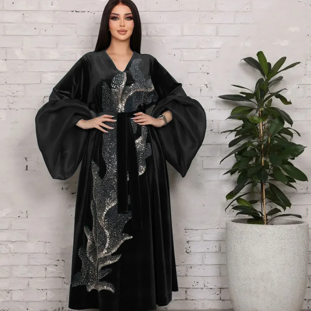 ชุดกํามะหยี่สีทองมุสลิม Abayas สําหรับผู้หญิงปักเพิร์ลแขนฟองชุดมุสลิมดูไบ Abayas ตุรกีอารมณ์ Kaftan