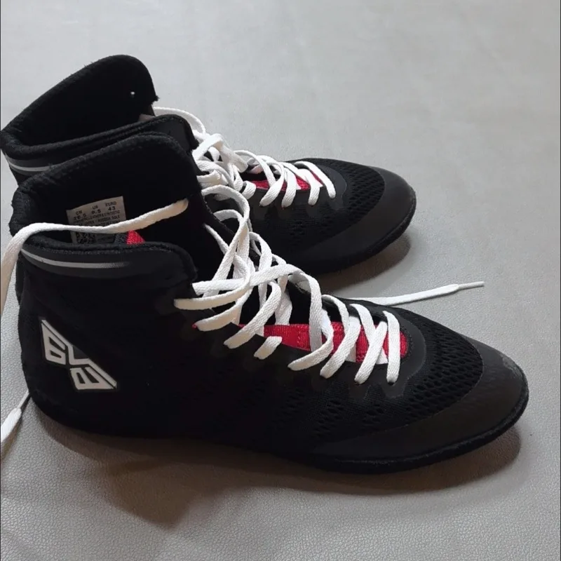 2026 New Trend Men Wrestling Sneakers Breathable Boxing Sneakers for Men Non-Slip Man Fighting Shoes Mid-Top Gym Training Shoe