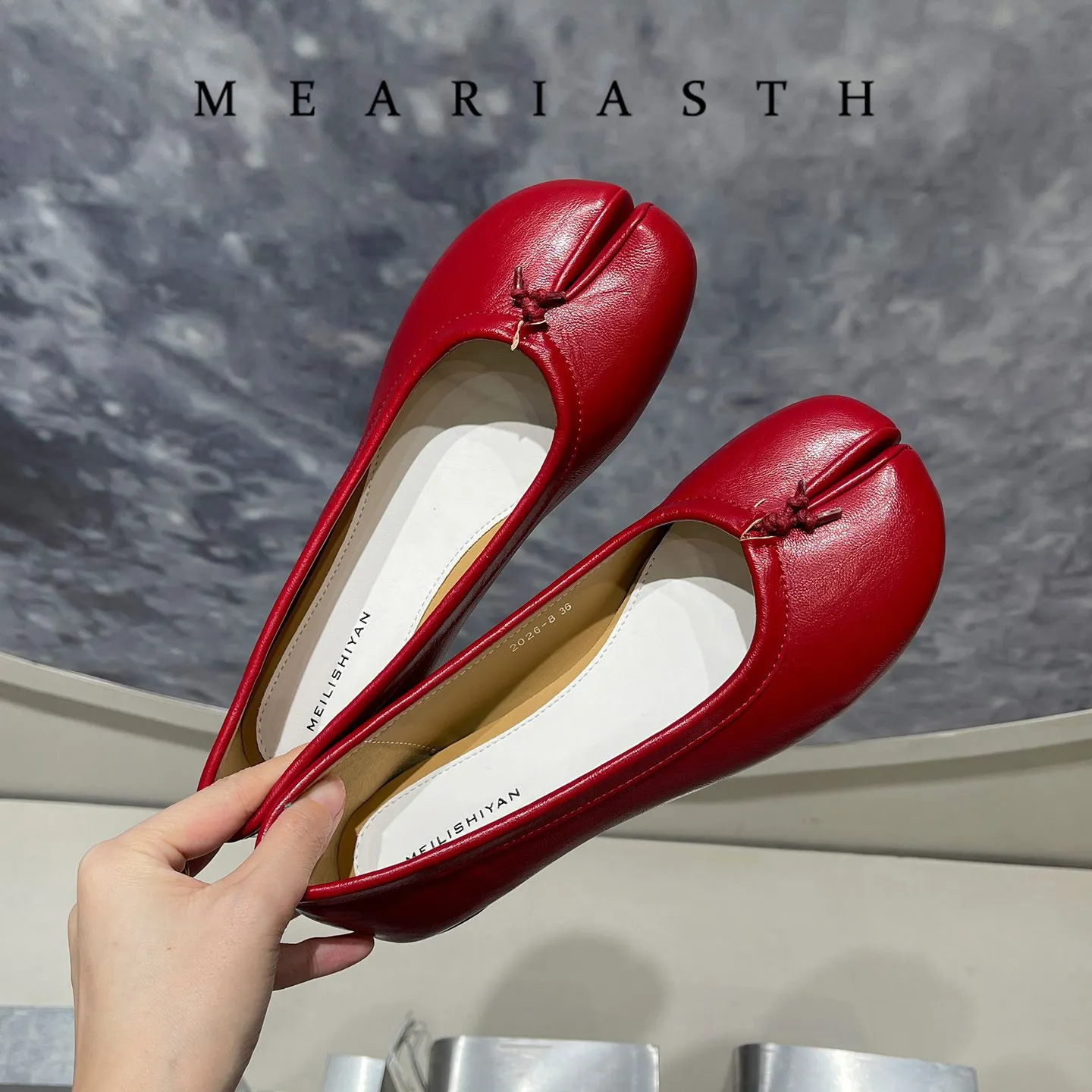 

Red Soft Leather Women Ballet Flats Comfortable Split Toe shoes Design Shallow Mouth Slip on Vinatge Casual Female tabi Shoes