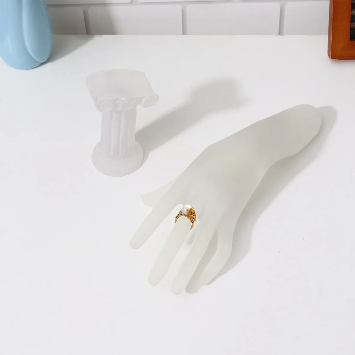 White Dull Polish Resin Hand Jewelry Display Stand Creative Bracelet Watch Organizer Display Rack Desktop Jewelry Organizer
