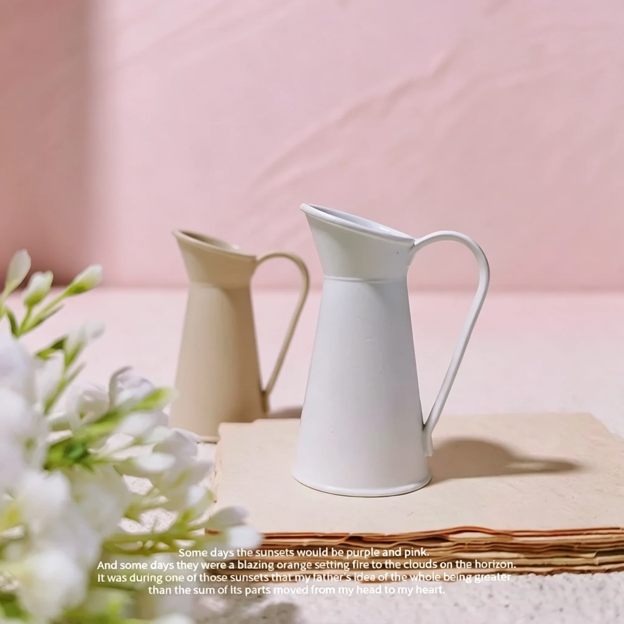 1 Stück Neues Miniatur-Puppenhaus-Zubehör: Mini-Legierungs-Teekanne und Blumenvase als Modellspielzeug für Puppen