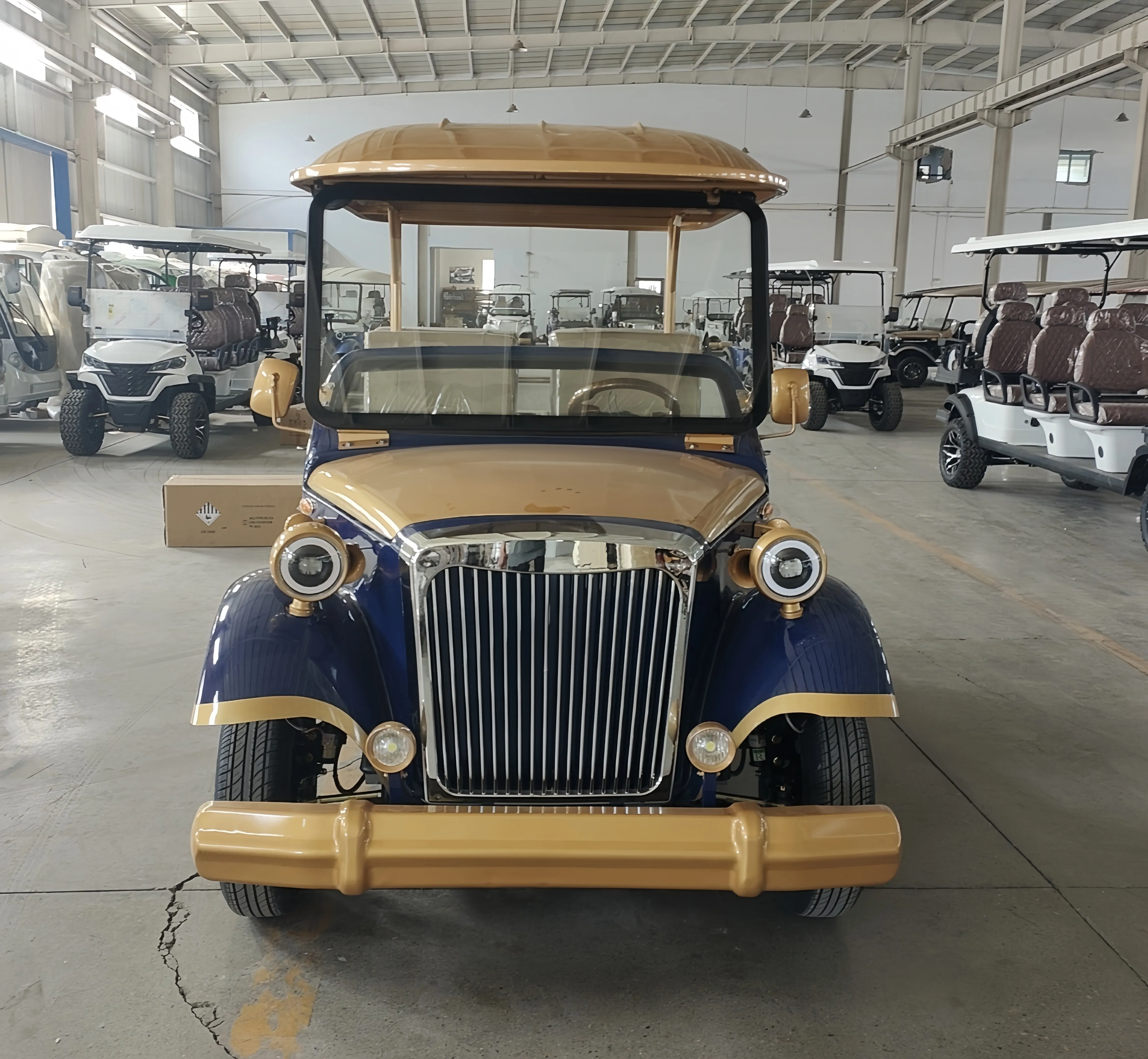 Classic Electric Retro Sightseeing Car Luxury electric vintage cart Tourist Vehicle for Weddings and Scenic Spots Long-Lasting
