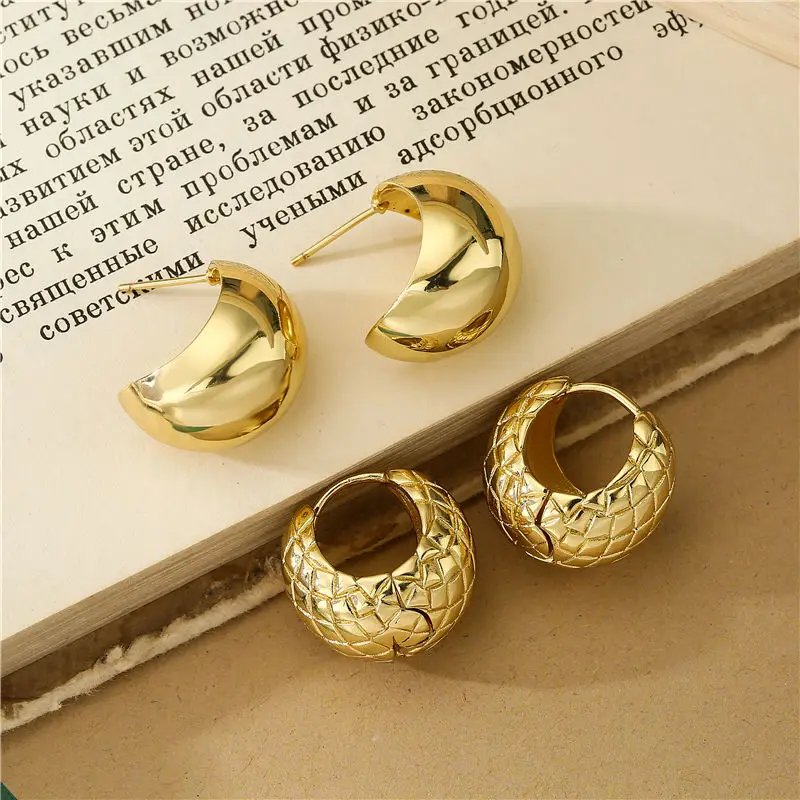 HECHENG,Smooth Round Chunky Hoop Earrings for Women Ladies Gold Plated Wide Geometric Metal Statement Earrings Vintage Jewelry