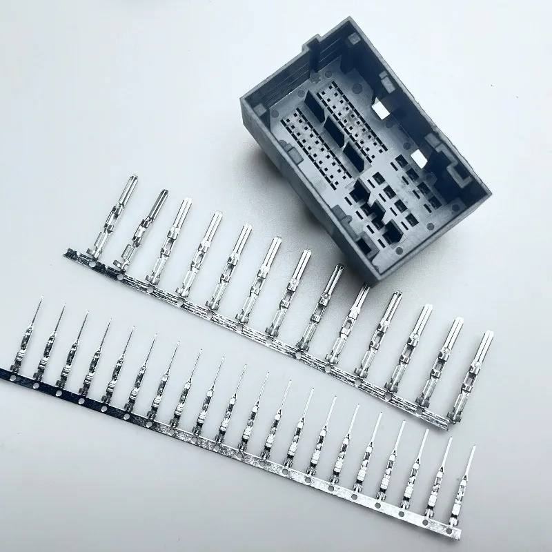 2PCS DJ7521A-0.6-2-21 Suitable for 1-2379006-1 2327104-1 Pair plug for car machine