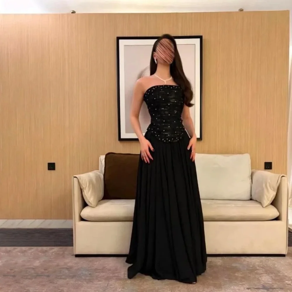 Abito da ballo senza maniche elegante senza spalline personalizzato con affascinante abito da sera formale con perline a trapezio con lacci per la festa