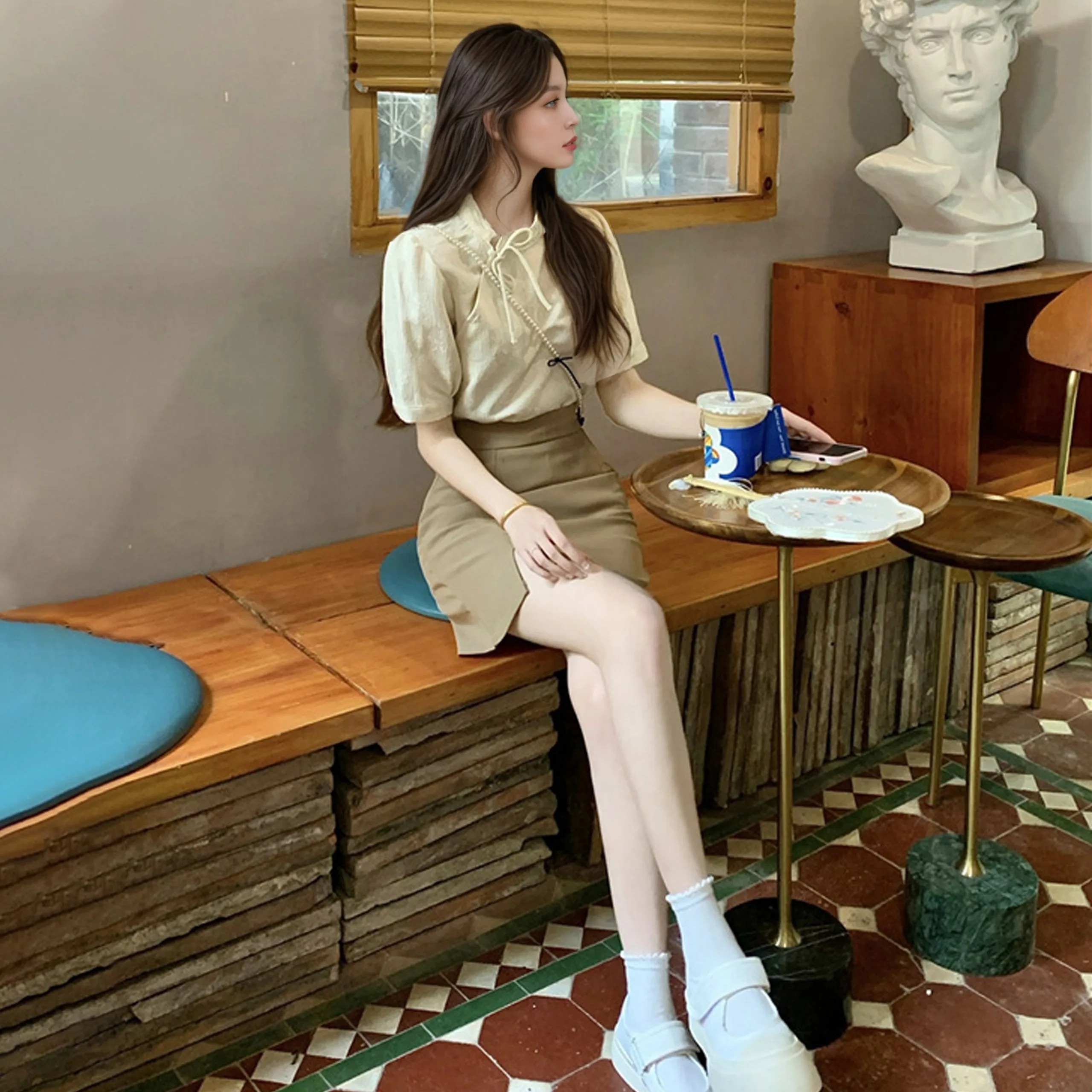 Moda elegante donna abiti estate tinta unita maniche corte camicia top + semplice minigonna temperamento ufficio signora due pezzi set