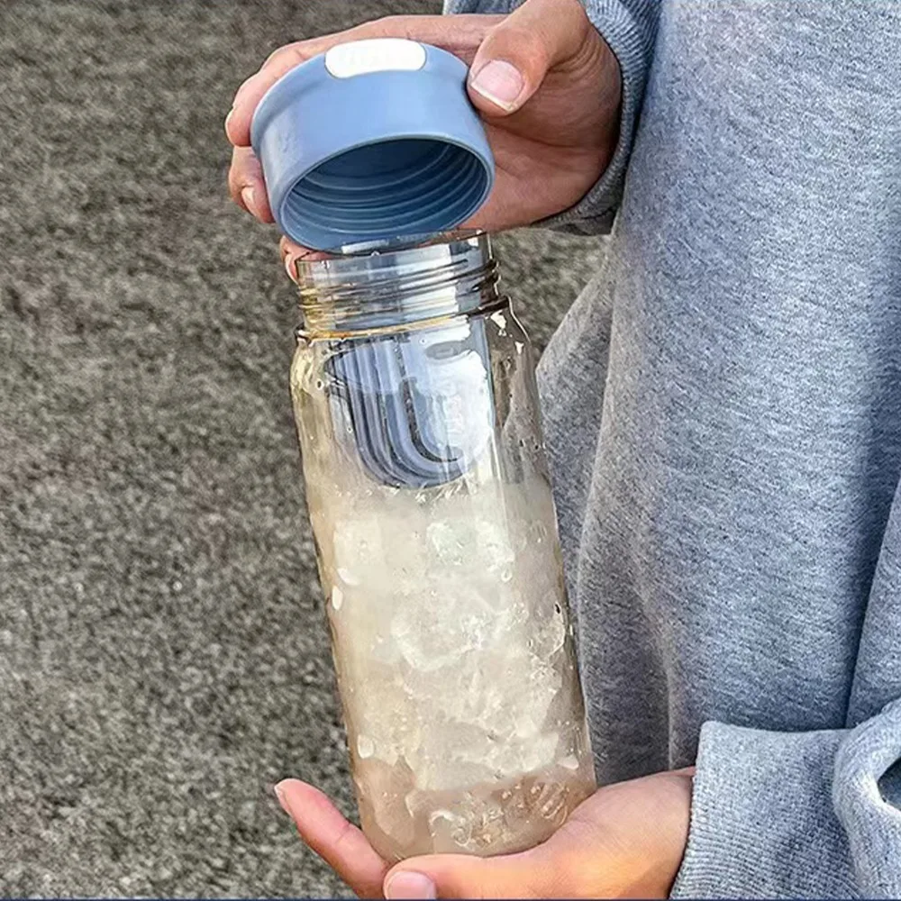 Handy 650ml Plastic Water Bottle Clear Body Built in Tea Strainer Sport Water Bottle Lightweight Design PC Fruit Tea Cup Travel
