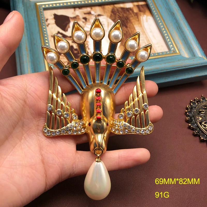 Vintage Enamel Peacock Brooch Inlaid Imitation Pearl Crystal Gold Plated Luxury Lapel Pin Suit Coat Women Jewelry Accessory