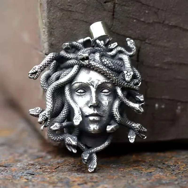 Collar con colgante de Medusa para hombre, accesorios de animales de serpiente Vintage, regalo de fiesta