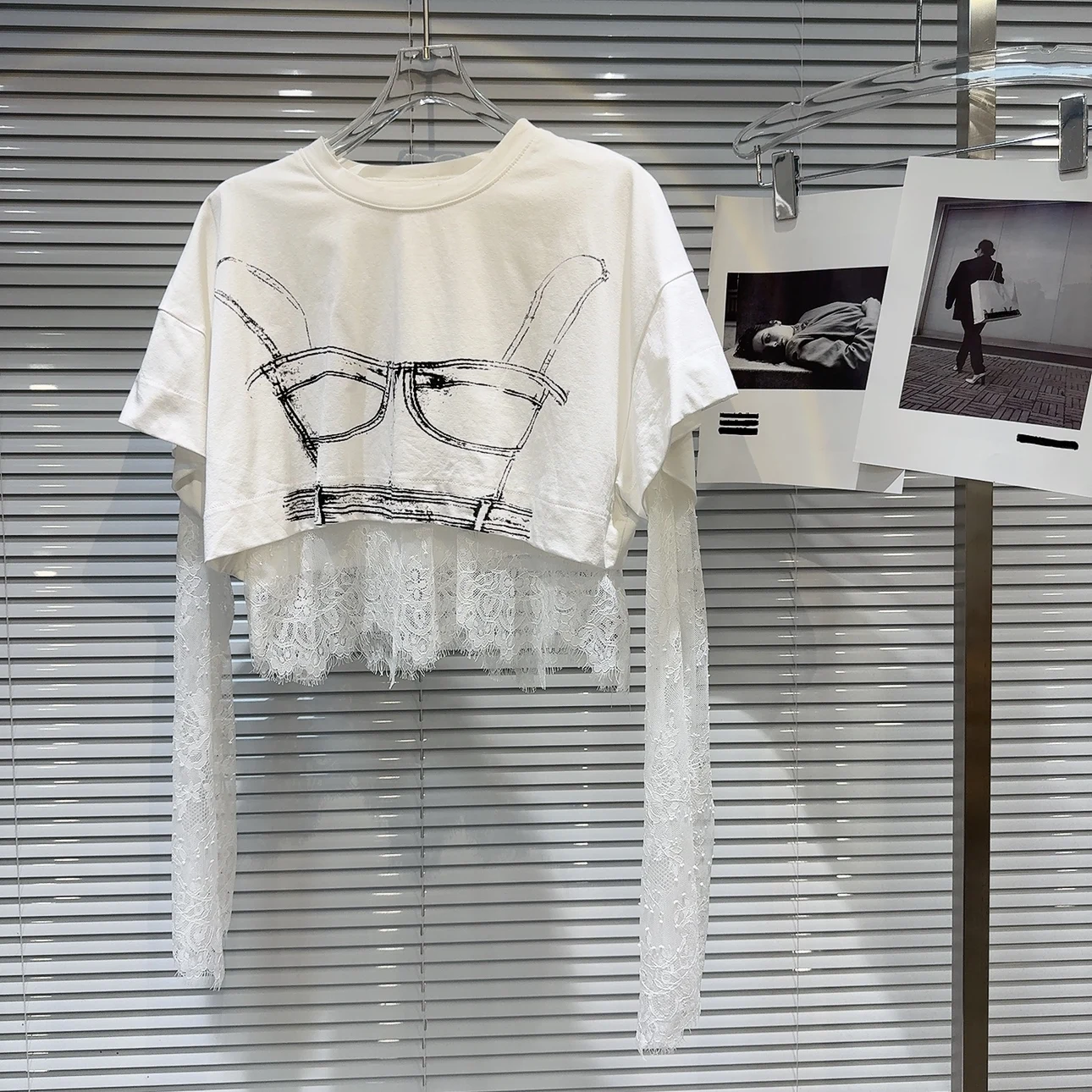 

Летний комплект 2026: футболка с коротким рукавом и кружевной отделкой, с ручной росписью в мультяшном стиле, повседневный крой, круглый вырез, стандартная посадка.