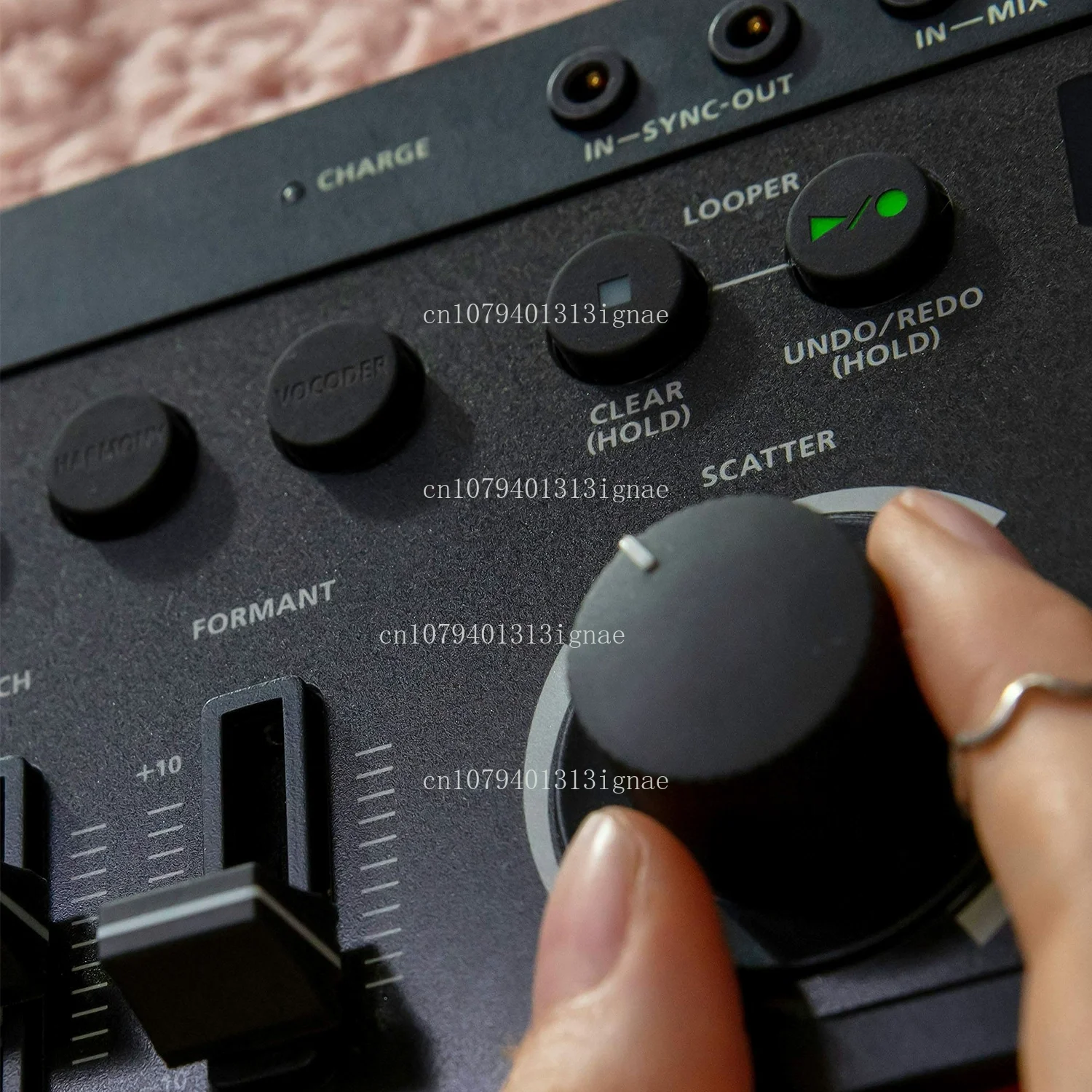 E-4 Vocal Effects J-6 Chord Synthesizer T-8 Rhythm Drum Machine S-1 Vintage Synthesizer Portable Synthesizer Studio Accessories
