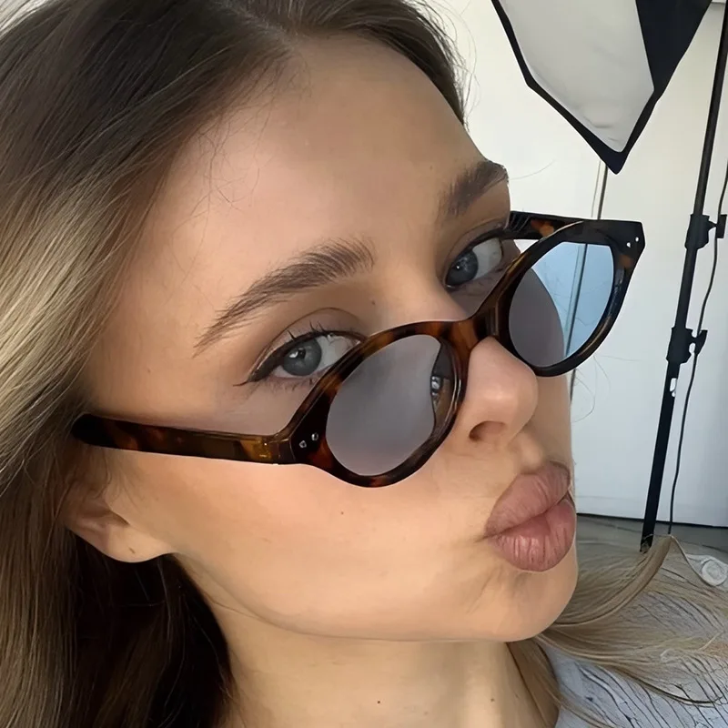

2025 New Fashionable Small Frame HD Women's Sunglasses Retro Light Neutral Round Frame High Quality UV400 Sunscreen Sunglasses
